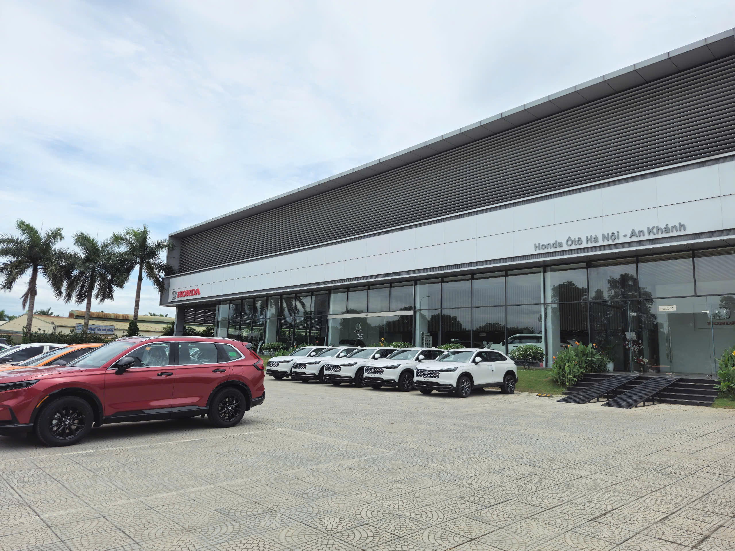 Hình ảnh Showroom Honda Ô tô Hà Nội - An Khánh – Không gian trưng bày hiện đại, dịch vụ chuyên nghiệp