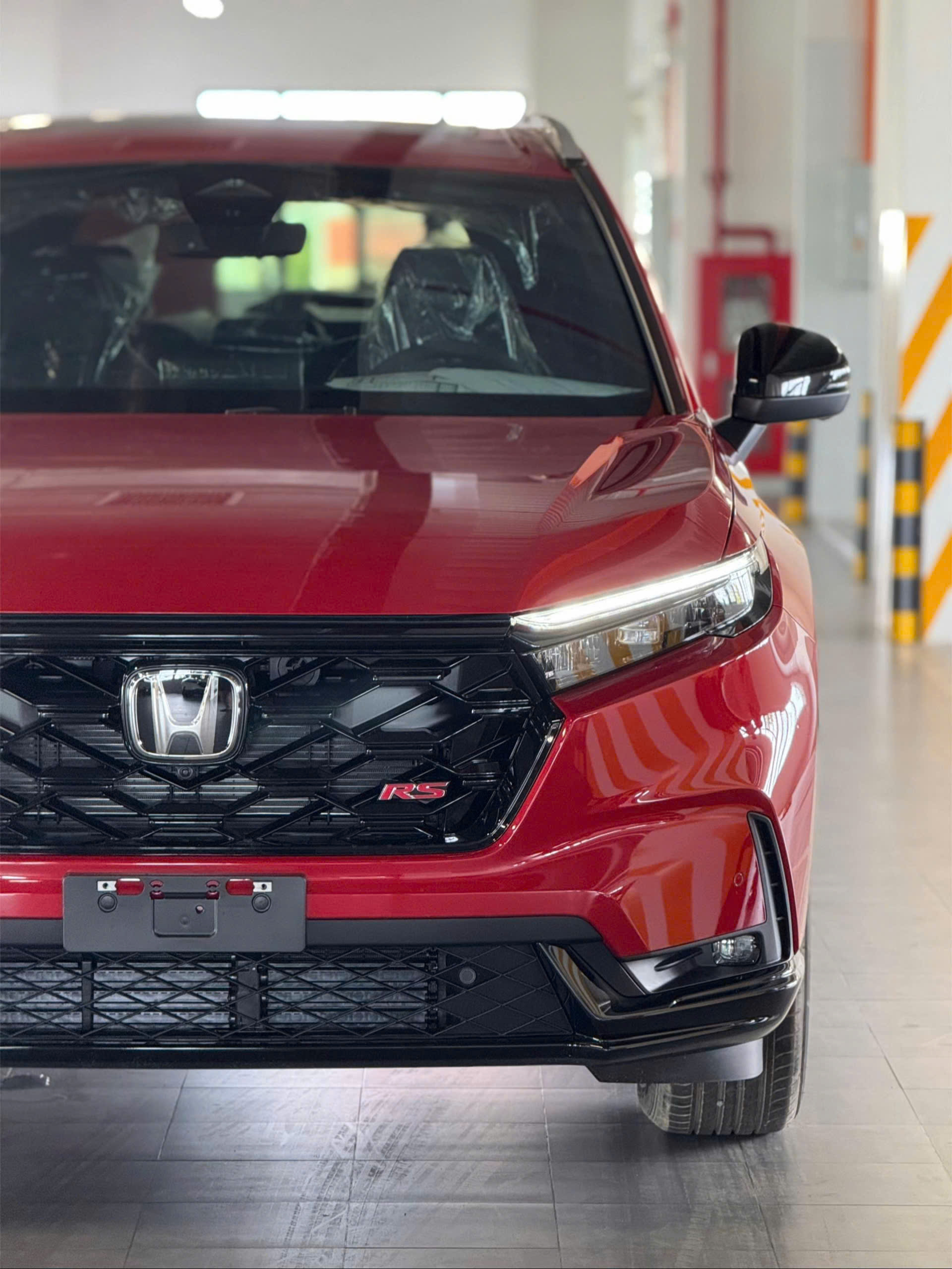 Honda CR-V e:HEV RS màu đỏ: Sang trọng, nổi bật và đậm chất thể thao